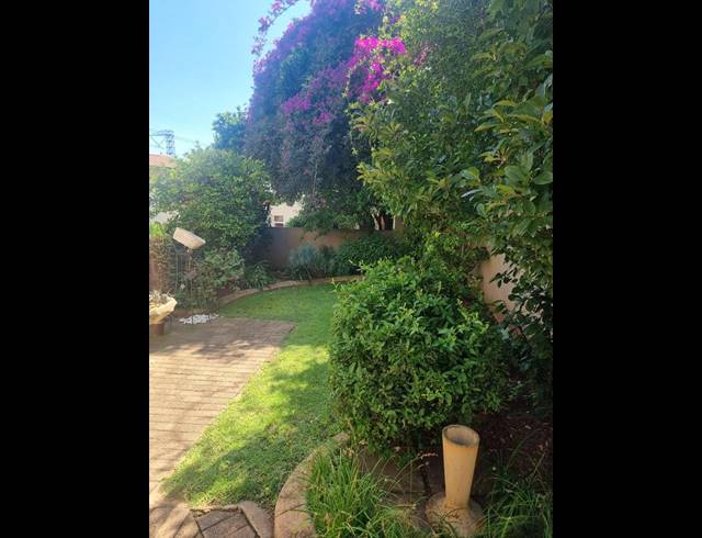 3 BEDROOM TOWNHOUSE FOR SALE IN SUNNYROCK